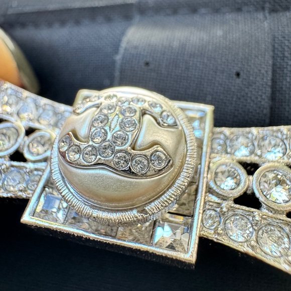 CHANEL 23S SILVER TONE BOW LARGE PEARL CC LOGO CRYSTAL CRYSTALS BROOCH PIN - Picture 7 of 13
